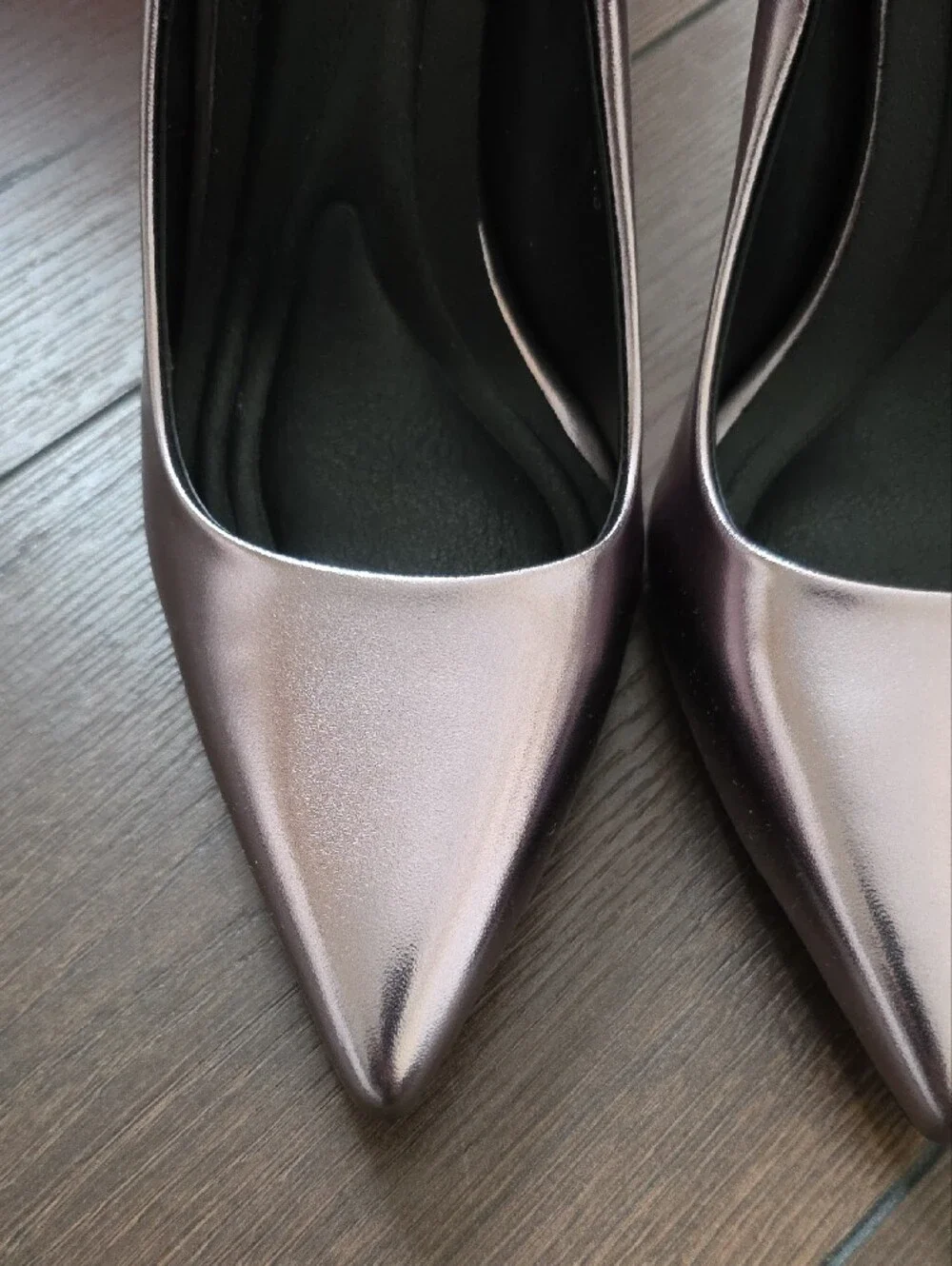 Azalea Wang Akira Heels Metallic Light Grey Pointed-Toe Women's Pumps‎